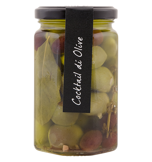 Oliven-Cocktail in Öl